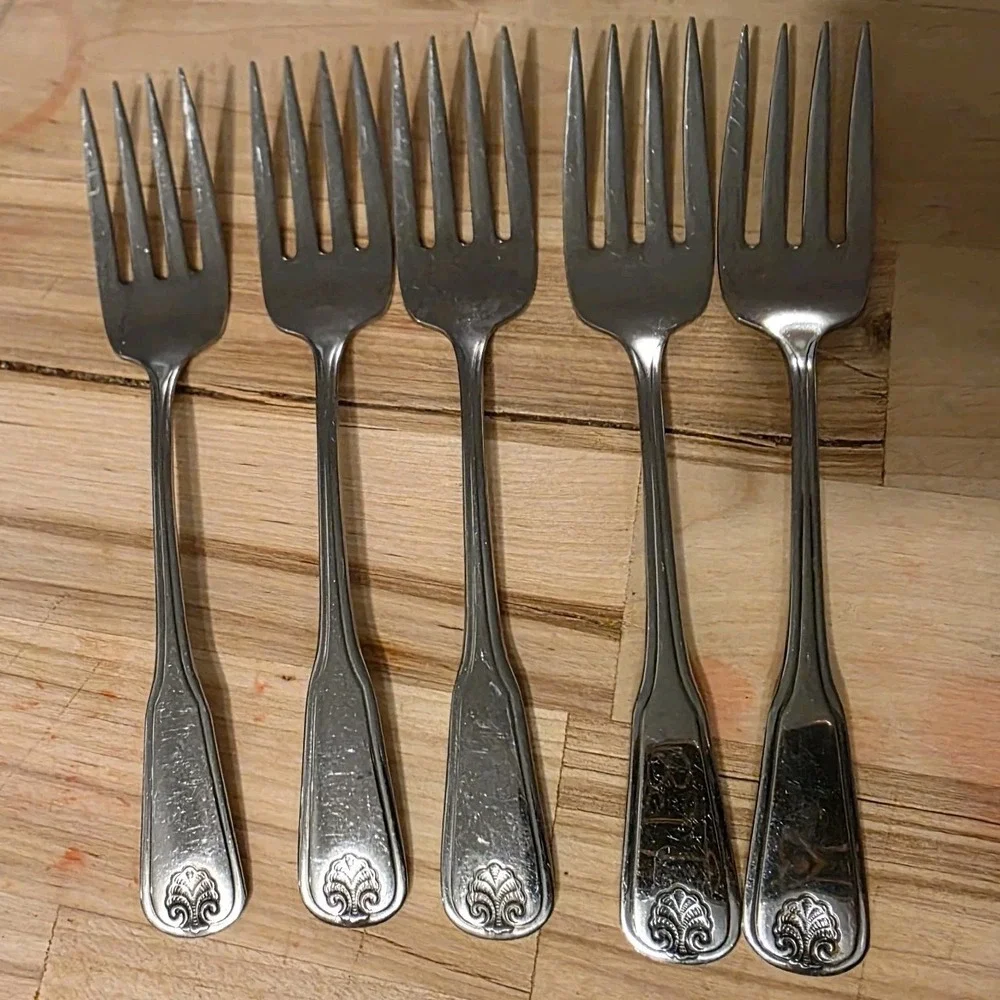 WM A ROGERS c1991 COLONIAL MOOD DELUXE STAINLESS 6 PLACE/ SALAD FORKS